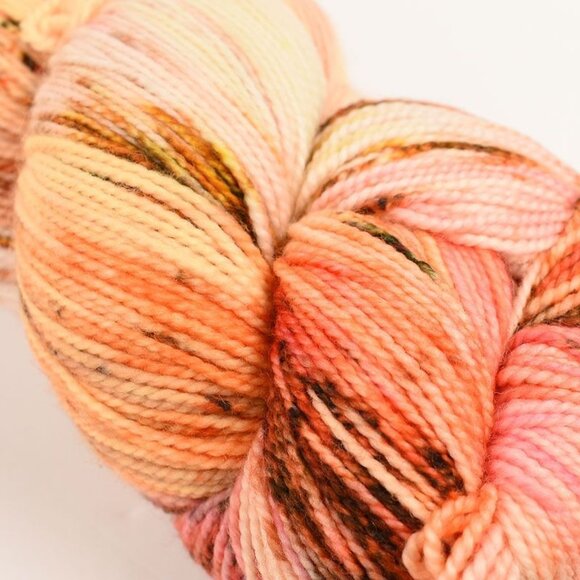 Hue Loco Solaris Spun Sock XL Yarn SW Merino Cashmere 2-Ply 600 Yds Solaris - Picture 2 of 3